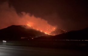 آتش‌سوزی گسترده در نزدیکی لس‌آنجلس؛ یک هزار و ۲۰۰ نفر از ساکنان تخلیه شدند + فیلم