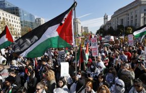 تظاهرات فعالان حامی فلسطین در مقابل اقامتگاه وزیر جنگ "اسرائیل" در واشنگتن