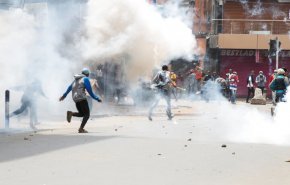 تداوم اعتراضات در کنیا/ پلیس ضد شورش از گاز اشک‌آور استفاده کرد