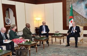 دیدار رئیس جمهور الجزایر با فرمانده ارتش آمریکا در آفریقا