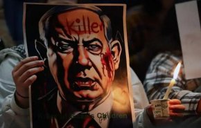 بالفيديو…متظاهرون بواشنطن يحرقون دمية نتنياهو باعتباره مجرم حرب 
