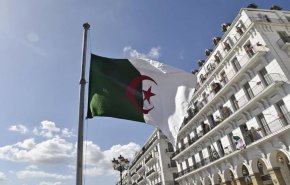 الجزائر تستنكر اعتراف فرنسا بخطة حكم ذاتي للصحراء 

