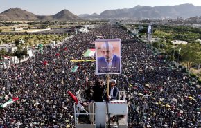 رافعين صور الشهيد السنوار.. اليمنيون يؤكدون تضامنهم مع فلسطين ولبنان