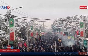  حضور پر شور مردم در مزار شهید حاج قاسم سلیمانی در کرمان به رغم برف و سرما