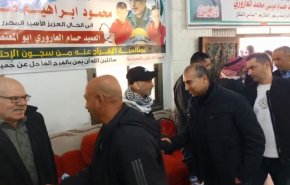 ذوو الاسرى في الضفة يحتفلون بتحرر ابنائهم رغم تحذيرات الاحتلال