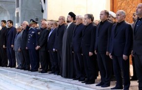 الرئيس بزشكيان وأعضاء الحكومة يجددون البيعة مع مبادئ الامام الخميني (رض)