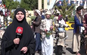 اليمنيون يؤدون صلاة عيد الفطر في ظل استمرار القصف الأمريكي