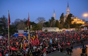 شاهد.. أزمة سياسية في تركيا فجّرها إعتقال إمام أوغلو  