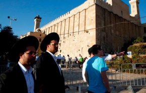 الاحتلال يغلق المسجد الإبراهيمي أمام الفلسطينيين ويفتحه للمستوطنين