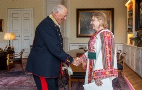 ملك النرويج يتسلم أوراق اعتماد سفير فلسطين كدولة مستقلة