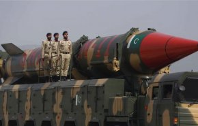 وزير باكستاني يهدد الهند بضربة نووية.. إذا أوقفتم مياهنا سنوقف أنفاسكم