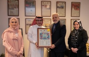 صحيفة سعودية تفاجئ السفير الإيراني في الرياض بهدية مميزة