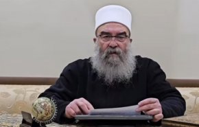 شيخ الدروز يهاجم حكومة الجولاني ويطالب بتدخل دولي