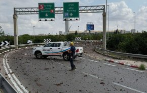 شاهد.. لحظة سقوط صاروخ أُطلق من اليمن استهدف مطار بن غوريون