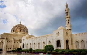 ماذا كتب الرئيس الإيراني في دفتر زوار مسجد السلطان قابوس بمسقط؟