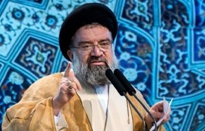 خطيب جمعة طهران: لن نتنازل عن حقنا السلمي للطاقة النووية