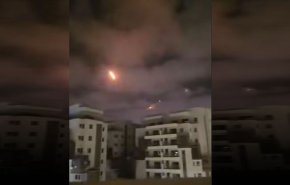 شاهد .. أعنف هجوم صاروخي إيراني على تل أبيب وحيفا