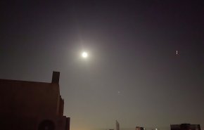 الدفاعات الجوية الايرانية تتصدى لأهداف معادية في سماء طهران