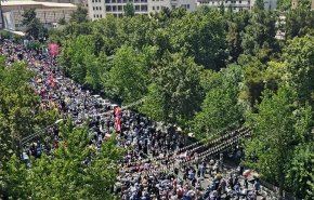 حشود غفيرة تشارك في تظاهرة 