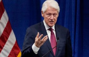 كلينتون منتقداً نتنياهو: أشعل الحرب ضد إيران للبقاء في السلطة
