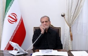 بزشكيان لماكرون: لن نتنازل عن حقنا النووي وتعزيز قدراتنا الدفاعية ليس محل تفاوض