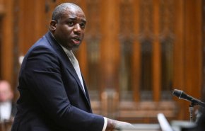 وزير خارجية بريطانيا يتهرب من إعلان موقفه من القصف الأميركي لإيران
