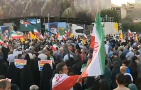 طهران تحتفل بالنصر وتجدّد الولاء وتؤكد فشل العدوان الصهيوني+ فيديو