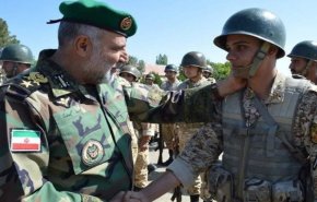 قائد القوات البرية للجيش الإيراني: الأمن مستتب تمامًا على الحدود
