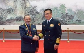 وزير الدفاع الايراني يجري محادثات مع عدد من نظرائه على هامش اجتماع منظمة شنغهاي للتعاون