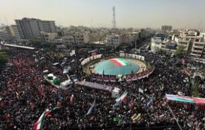 في مراسم تشييع مليونية.. الشعب الايراني يبايع الشهداء  