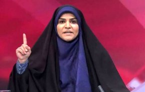 فنزويلا تمنح جائزة سيمون بوليفار للمذيعة الإيرانية الشجاعة 