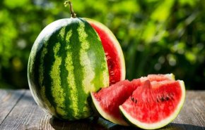 خطأ شائع يمكن أن يسبب التسمم عند تناول البطيخ