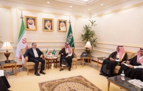 عراقجي يلتقي بن فرحان في السعودية