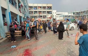 حرب الإبادة مستمرة: شهداء وجرحى في قصف مدرسة تؤوي نازحين وسط غزة