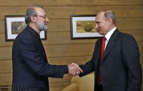 الرئيس الروسي يلتقي في موسكو كبيرَ مستشاري قائد الثورة الإسلامية