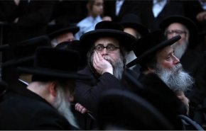 حاخام يهودي يقر بتأخره في وصف جرائم الاحتلال في غزة بالإبادة الجماعية