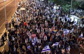 الآلاف يتظاهرون بتل أبيب للمطالبة بإعادة الأسرى
