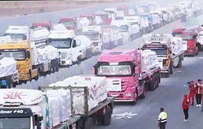 شاحنات مساعدات تتحرك من معبر رفح تمهيدا لدخول قطاع غزة