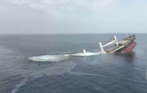 مشاهد للحظة إنقاذ طاقم السفينة 