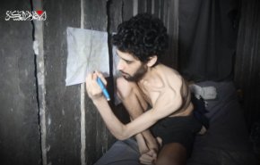 فيديو عن أسير اسرائيلي هزيل، يهز الكيان وعائلات الأسری