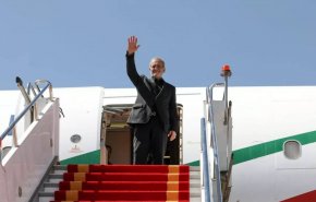 بالفيديو: الرئيس الإيراني مسعود بزشكيان يصل إلى لاهور