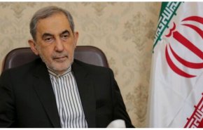 ولايتي: إيران سترد بقوة على أي حكومة ترغب بإساءة استخدام ممر زنغزور