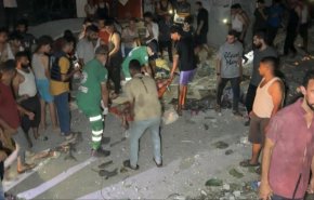 عشرات الشهداء في غارات صهيونية استهدفت خيام النازحين ومنازل في غزة