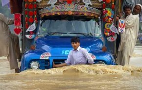 بالفيديو..فيضانات في باكستان تودي بحياة أكثر من 320 شخص