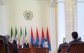 إيران وأرمينيا توقعان بيانا مشتركا و10 وثائق تعاون