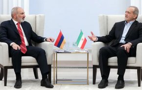 بزشكيان يحذر من مخاطر القوات الأجنبية على الحدود الإيرانية الأرمينية