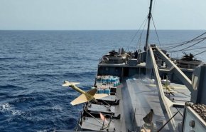 مناورات البحرية الايرانية.. تدمير هدف بالطائرة المسيرة 