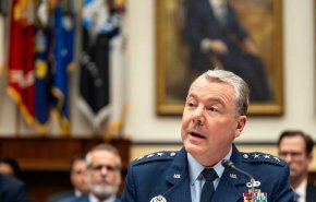 وزير الدفاع الأمريكي يقيل مدير استخبارات البنتاغون