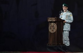 الأدميرال سياري: الجيش وحرس الثورة على أهبة الاستعداد