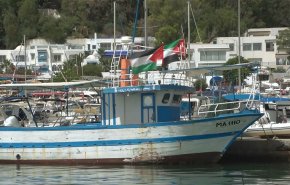 أسطول الصمود يشدد الإبحار إلى غزة المحاصرة رغم استهدافها 